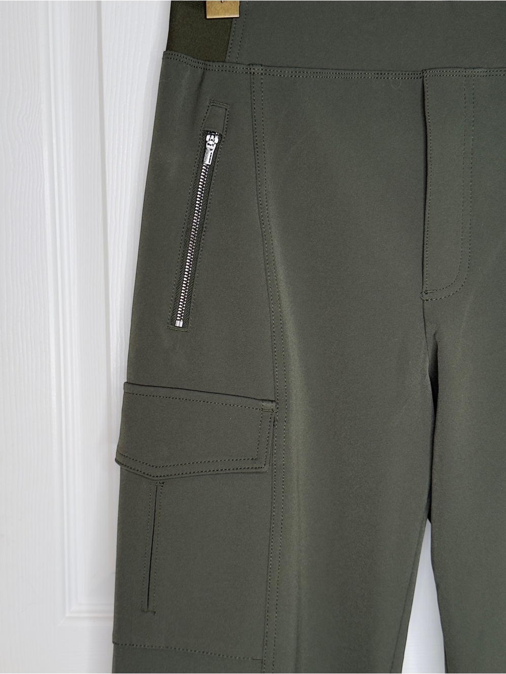 Athleta Endless High Rise Cargo  Pants in Aspen Olive Size 6 - Picture 6 of 15